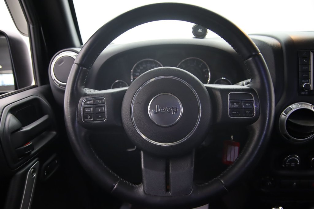 2016 Jeep Wrangler Unlimited Sahara in Jonquière, Quebec - 11 - w1024h768px