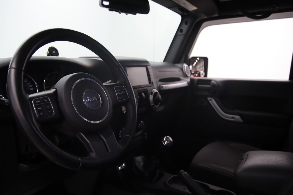 2016 Jeep Wrangler Unlimited Sahara in Jonquière, Quebec - 6 - w1024h768px