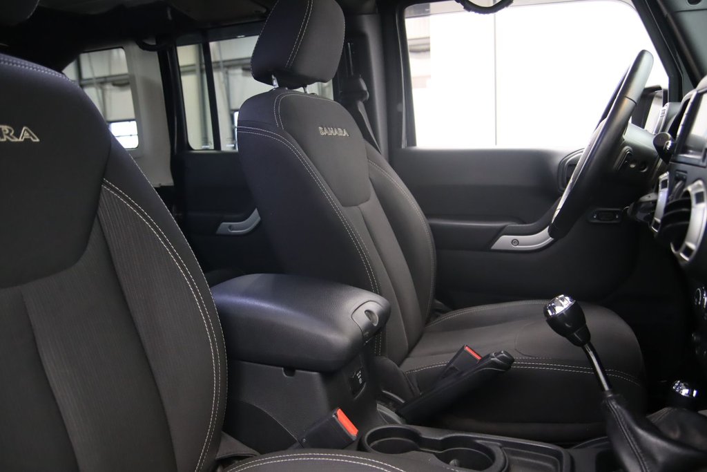 2016 Jeep Wrangler Unlimited Sahara in Jonquière, Quebec - 15 - w1024h768px