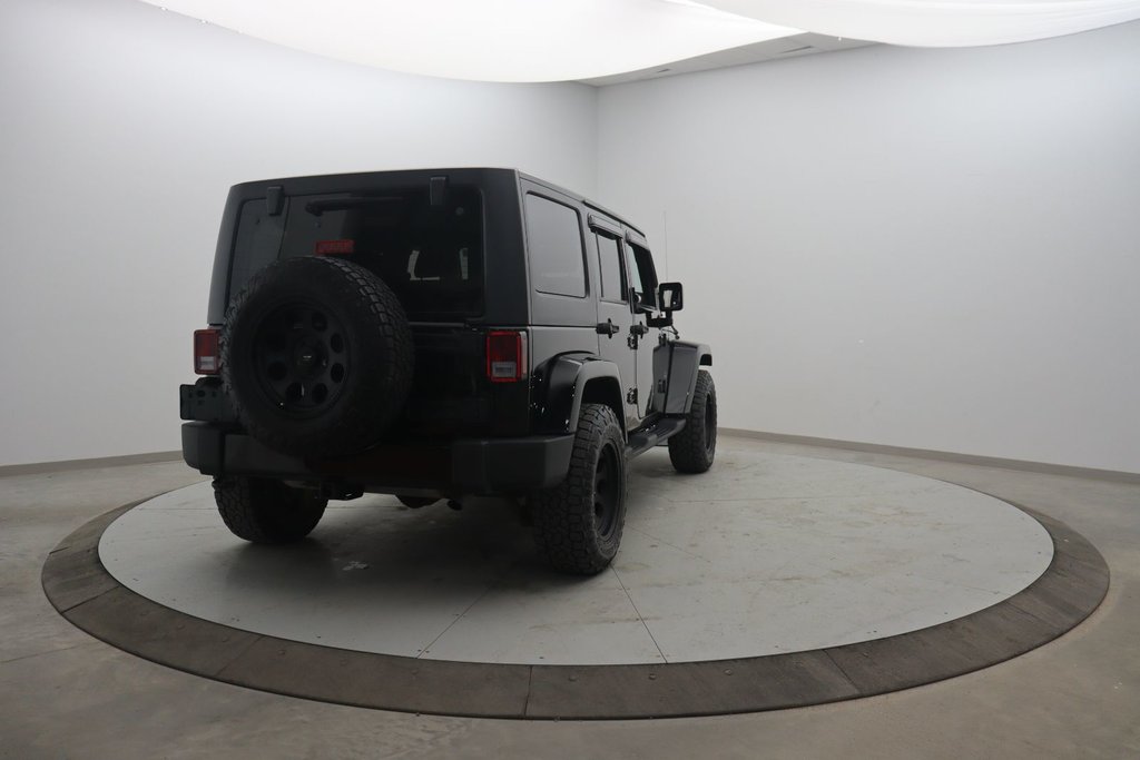 2016 Jeep Wrangler Unlimited Sahara in Jonquière, Quebec - 4 - w1024h768px