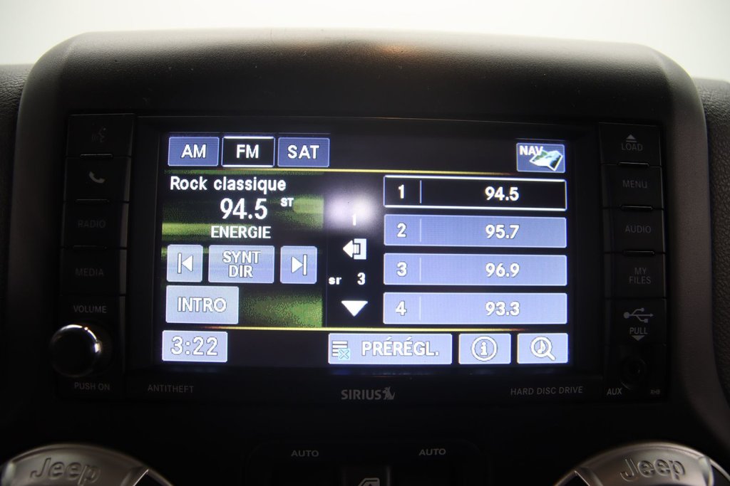 2016 Jeep Wrangler Unlimited Sahara in Jonquière, Quebec - 14 - w1024h768px