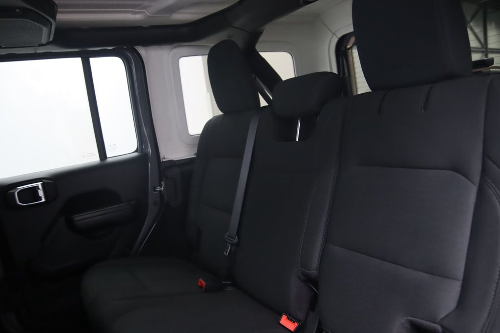 2021 Jeep Wrangler in Baie-Comeau, Quebec - 9 - w1024h768px