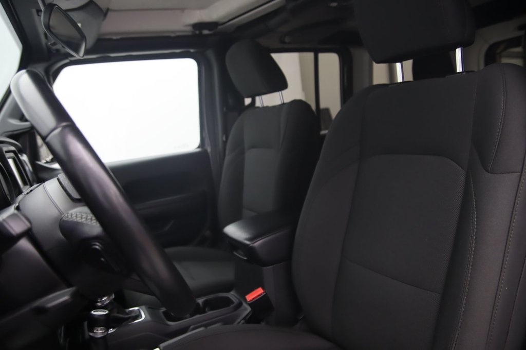 2021 Jeep Wrangler in Baie-Comeau, Quebec - 7 - w1024h768px