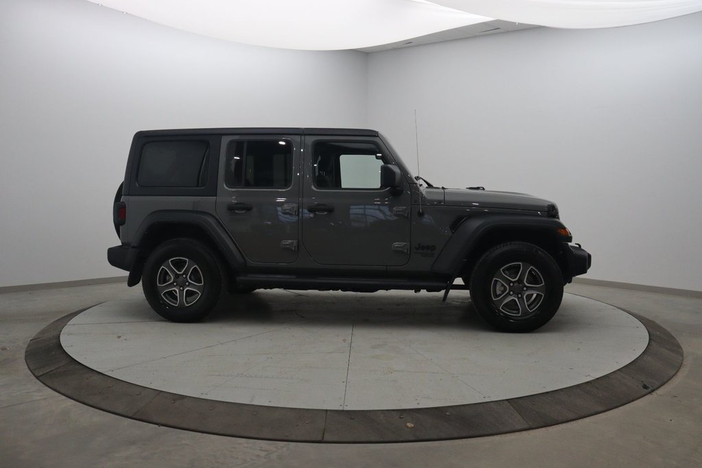 2021 Jeep Wrangler in Baie-Comeau, Quebec - 3 - w1024h768px