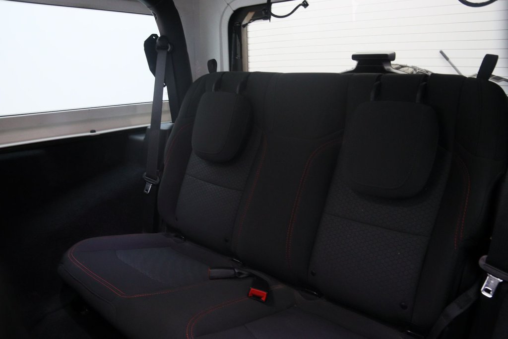 2021 Jeep Wrangler in Baie-Comeau, Quebec - 8 - w1024h768px
