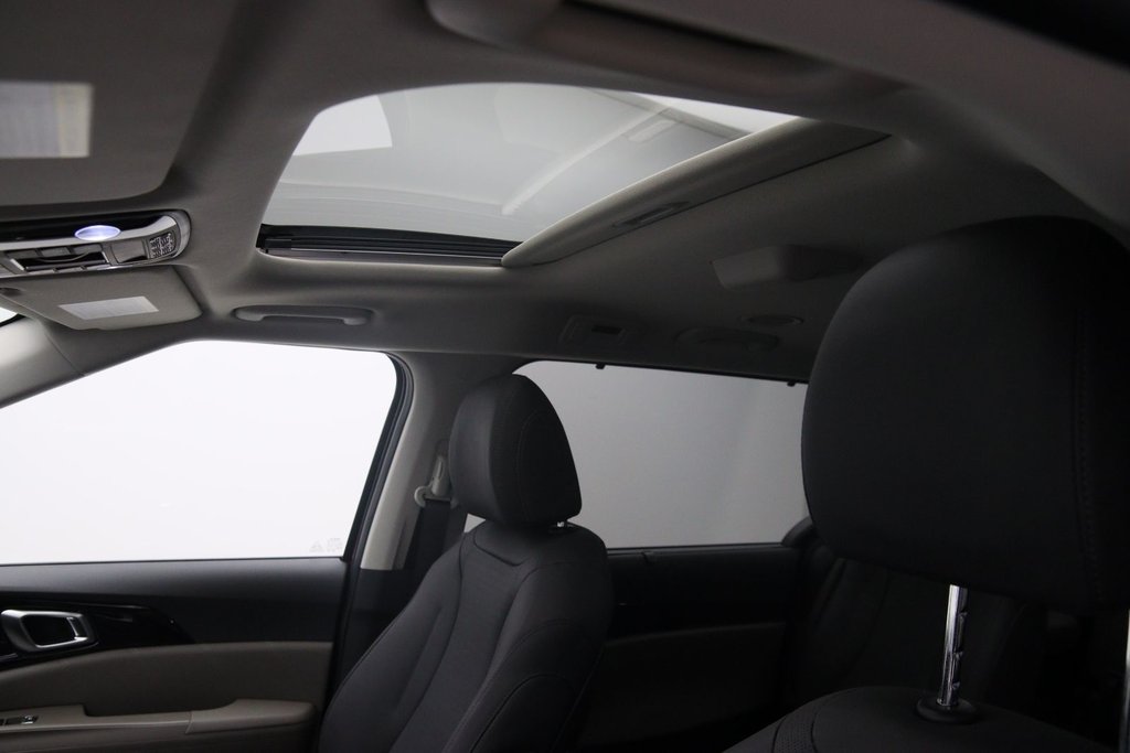 2026 Kia Carnival Hybrid in Baie-Comeau, Quebec - 8 - w1024h768px