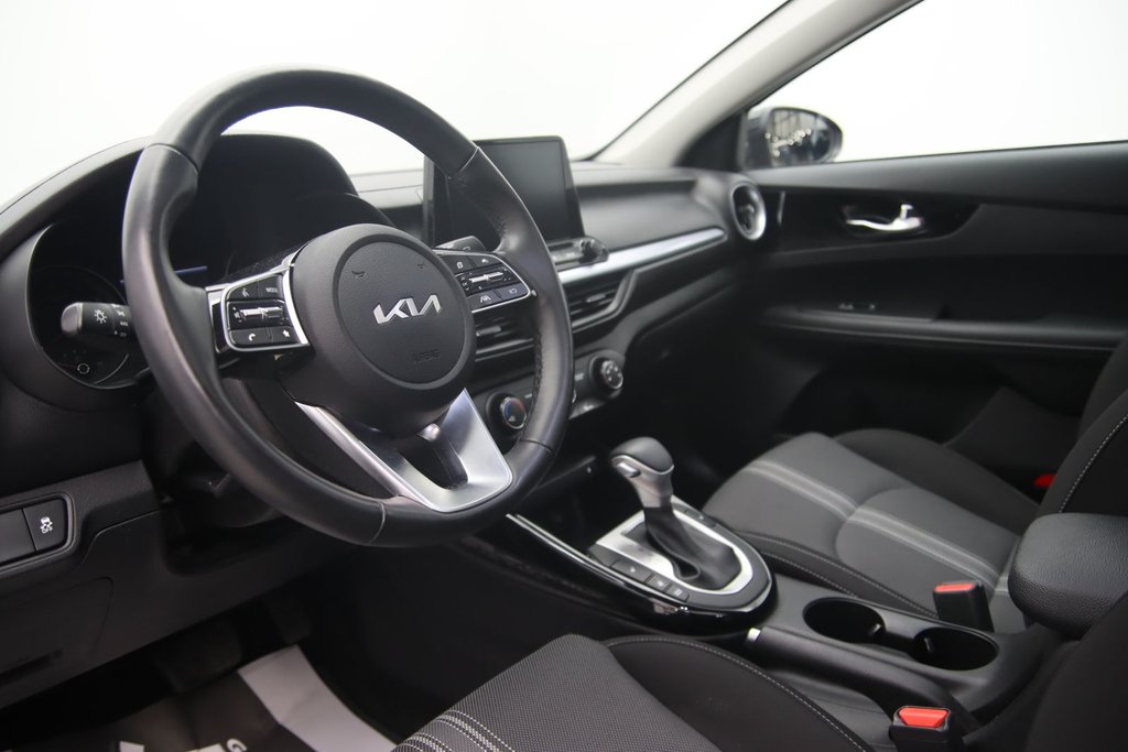 2023 Kia Forte in Chicoutimi, Quebec - 6 - w1024h768px