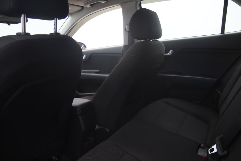 Kia Rio 5-door  2018 à Sept-Îles, Québec - 9 - w1024h768px