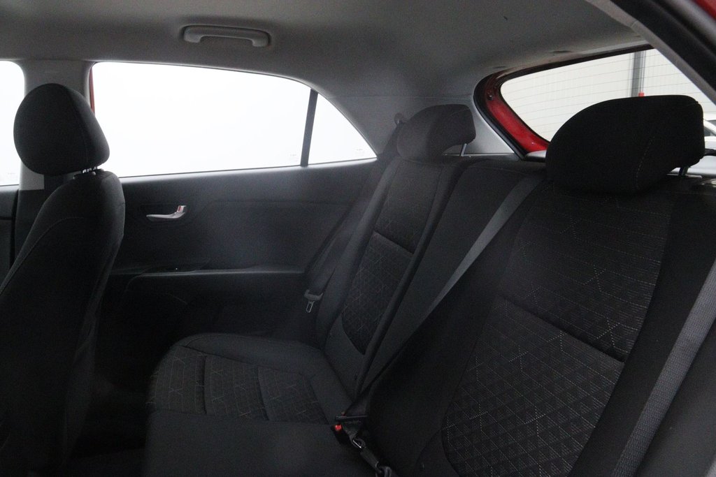 2022 Kia Rio 5-door in Jonquière, Quebec - 9 - w1024h768px
