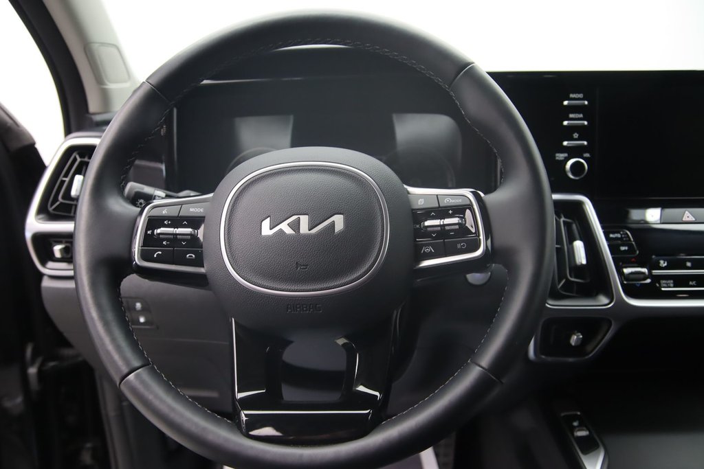 2023 Kia Sorento Plug-In Hybrid in Jonquière, Quebec - 11 - w1024h768px