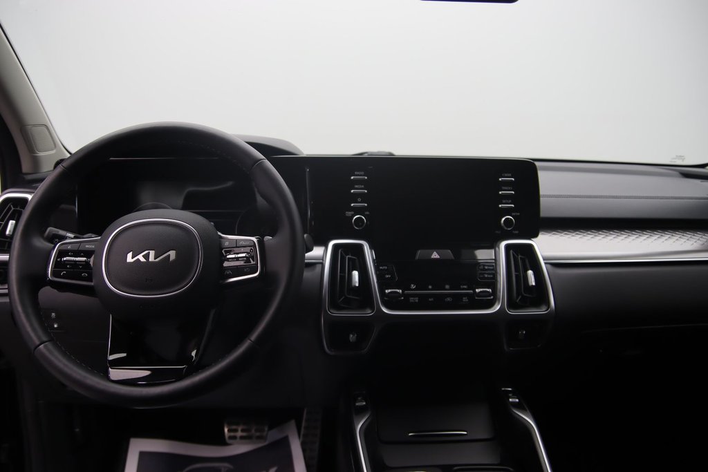 2023 Kia Sorento Plug-In Hybrid in Jonquière, Quebec - 10 - w1024h768px