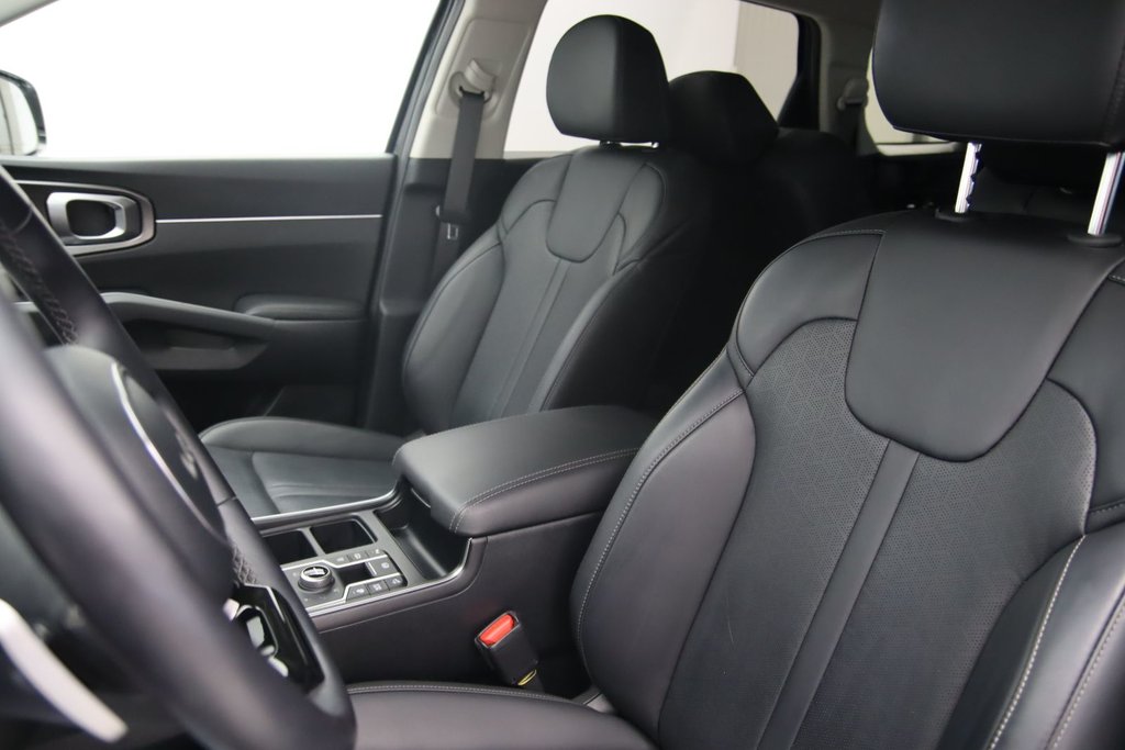 2023 Kia Sorento Plug-In Hybrid in Jonquière, Quebec - 7 - w1024h768px