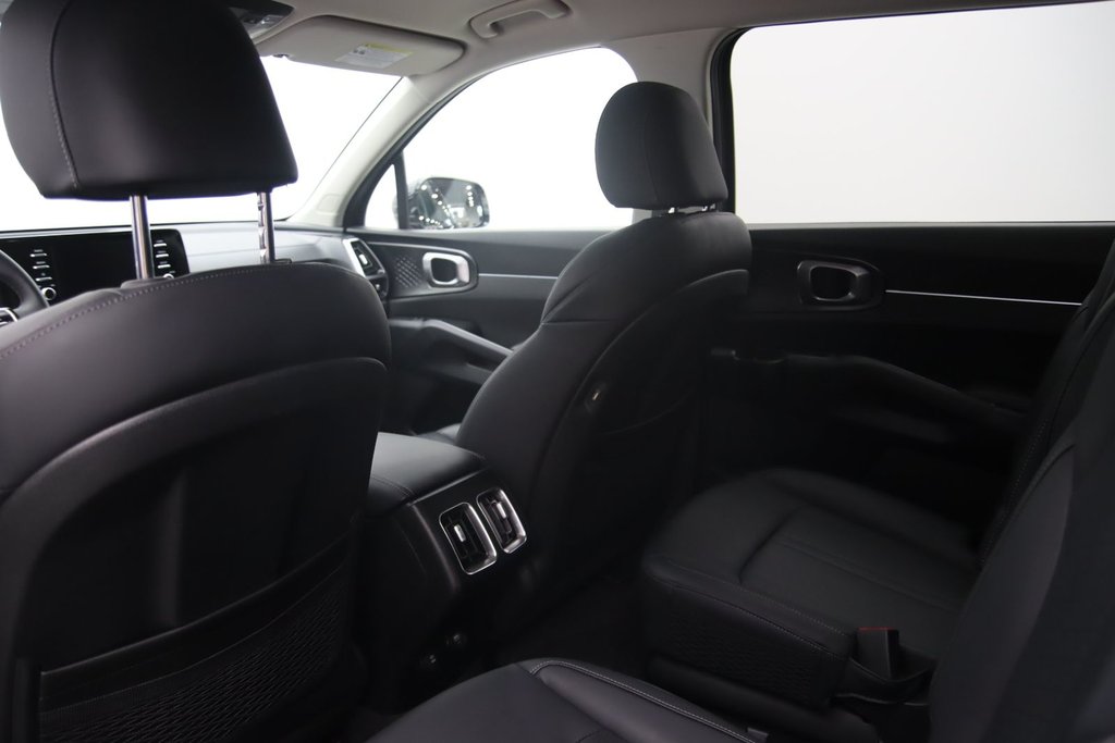 2023 Kia Sorento Plug-In Hybrid in Jonquière, Quebec - 9 - w1024h768px