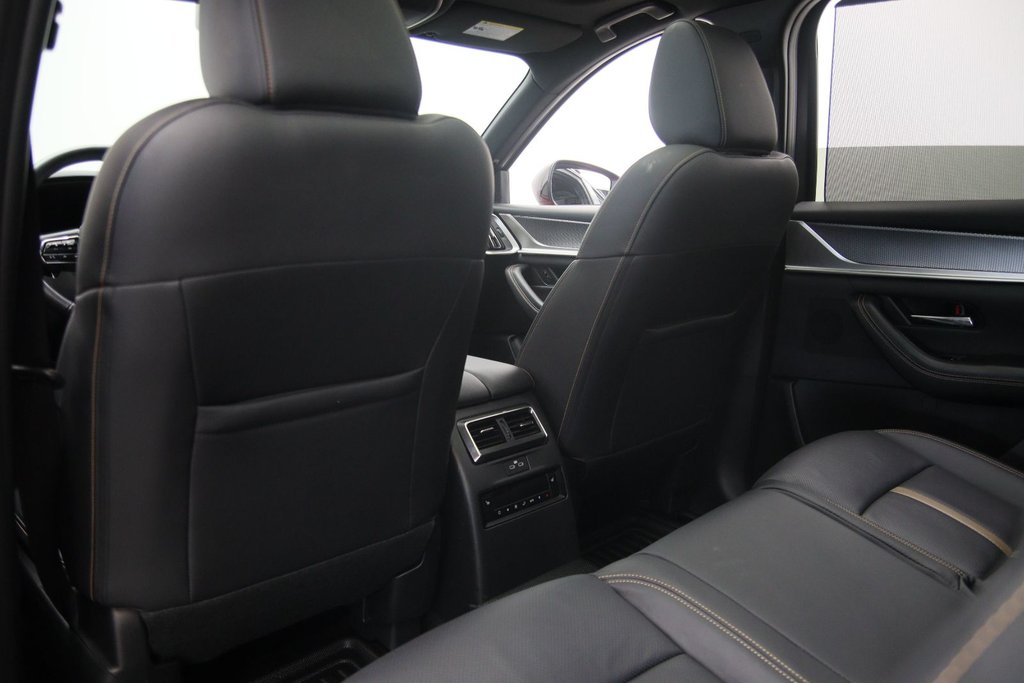 2025 Mazda CX-70 PHEV in Baie-Comeau, Quebec - 10 - w1024h768px