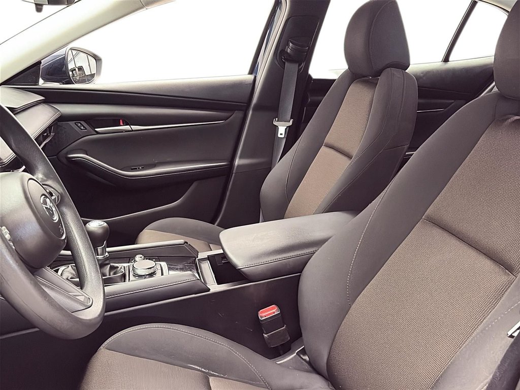 2022 Mazda 3 in Jonquière, Quebec - 6 - w1024h768px