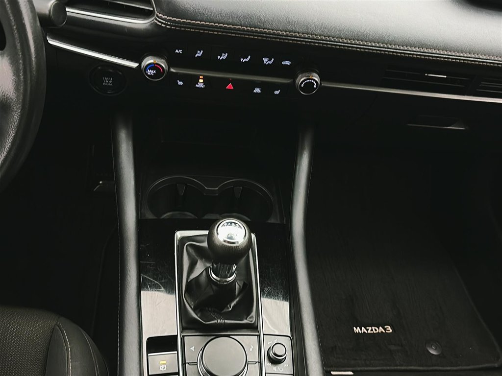 2022 Mazda 3 in Jonquière, Quebec - 13 - w1024h768px