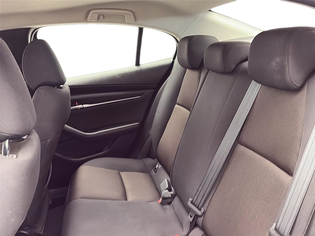 2022 Mazda 3 in Jonquière, Quebec - 9 - w1024h768px