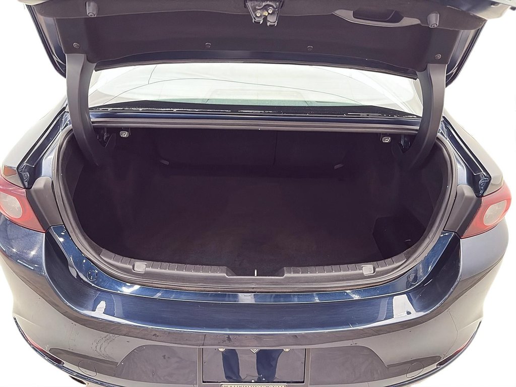2022 Mazda 3 in Jonquière, Quebec - 17 - w1024h768px
