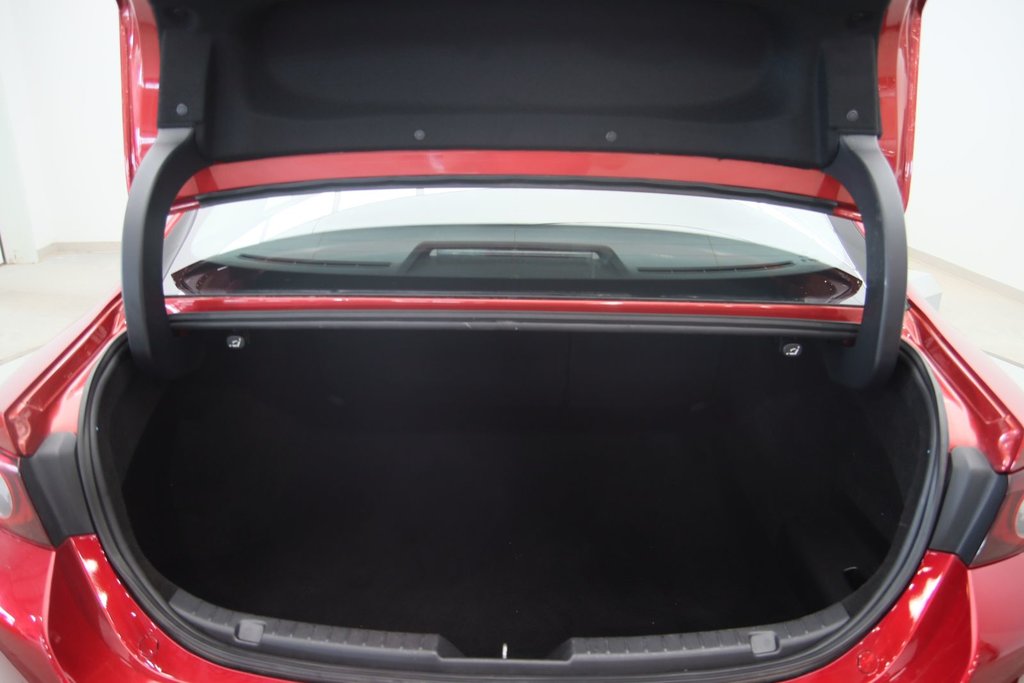 2022 Mazda 3 in Jonquière, Quebec - 18 - w1024h768px