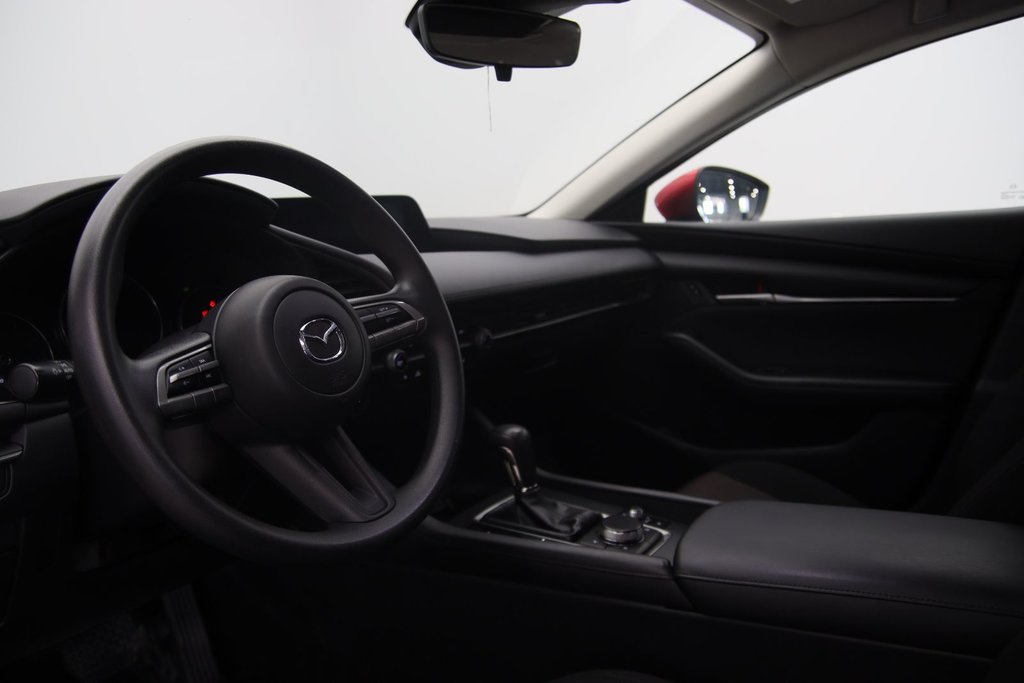 2022 Mazda 3 in Jonquière, Quebec - 6 - w1024h768px
