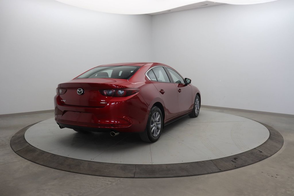 2022 Mazda 3 in Jonquière, Quebec - 4 - w1024h768px