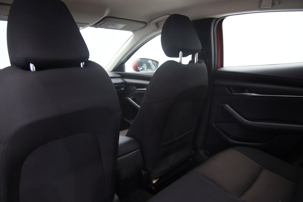 2022 Mazda 3 in Jonquière, Quebec - 9 - w1024h768px
