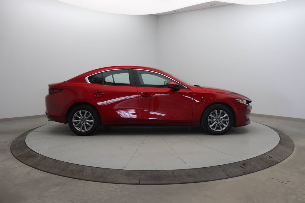 2022 Mazda 3 in Jonquière, Quebec - 3 - w1024h768px