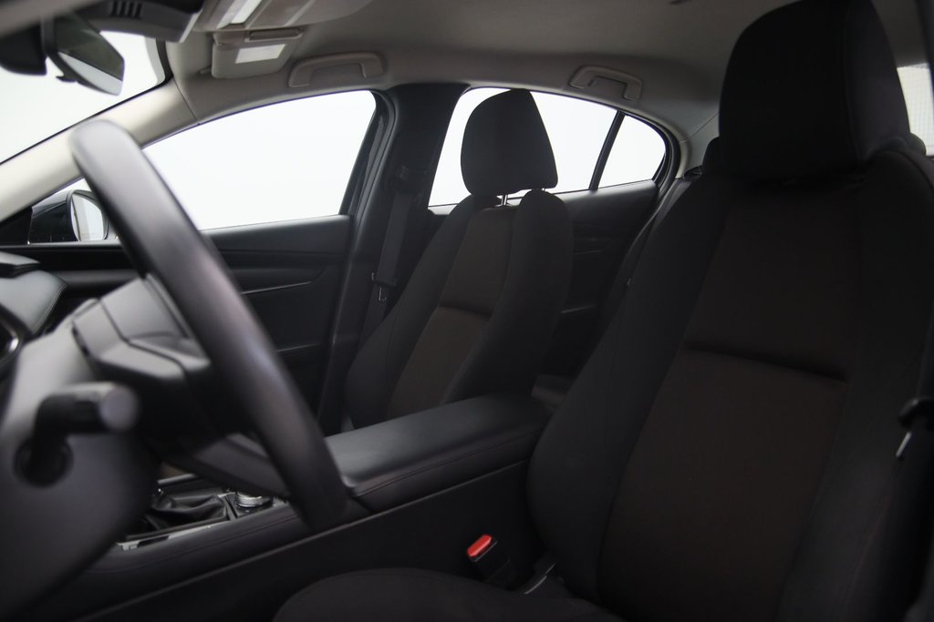 2022 Mazda 3 in Baie-Comeau, Quebec - 7 - w1024h768px