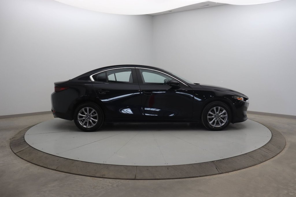 2022 Mazda 3 in Baie-Comeau, Quebec - 3 - w1024h768px