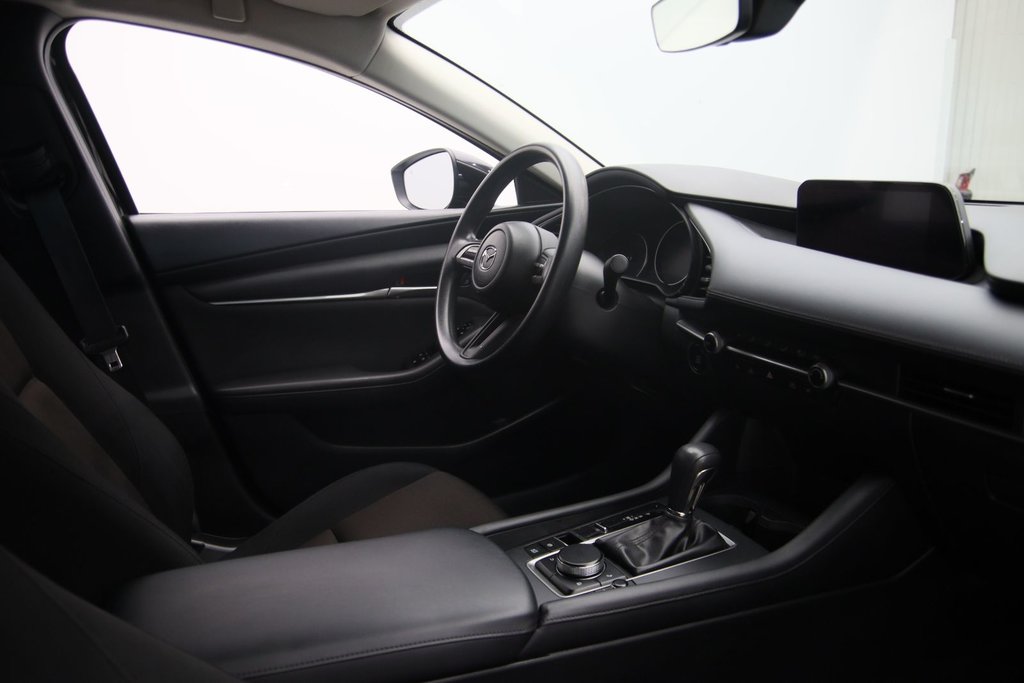 2022 Mazda 3 in Baie-Comeau, Quebec - 15 - w1024h768px