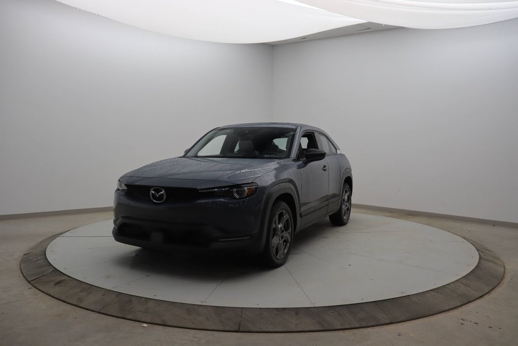2022 Mazda MX-30 EV GT in Chicoutimi, Quebec - 1 - w1024h768px
