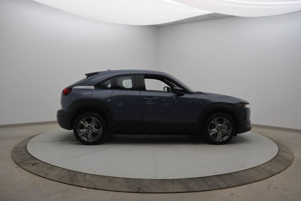 2022 Mazda MX-30 EV GT in Chicoutimi, Quebec - 3 - w1024h768px