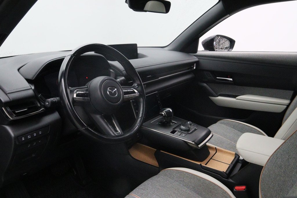 2022 Mazda MX-30 EV GT in Chicoutimi, Quebec - 6 - w1024h768px