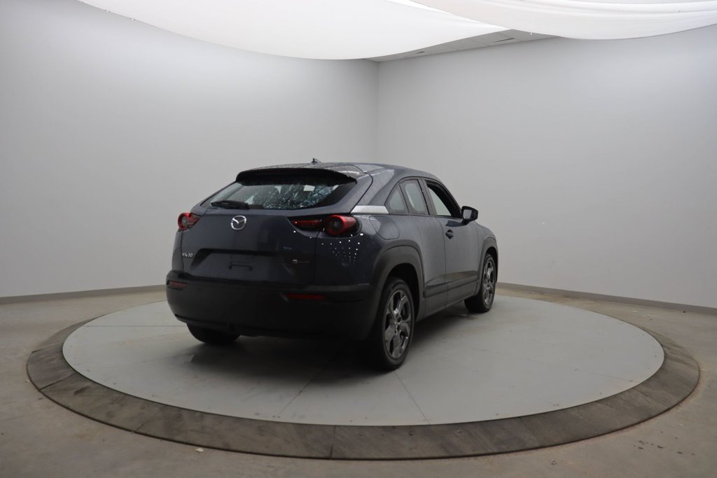 2022 Mazda MX-30 EV GT in Chicoutimi, Quebec - 4 - w1024h768px
