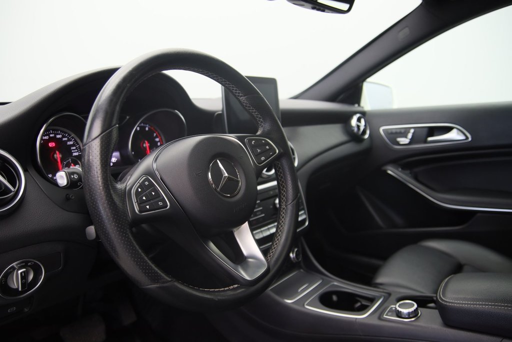 2018 Mercedes-Benz GLA 250 in Chicoutimi, Quebec - 6 - w1024h768px