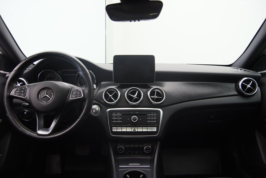 2018 Mercedes-Benz GLA 250 in Chicoutimi, Quebec - 11 - w1024h768px