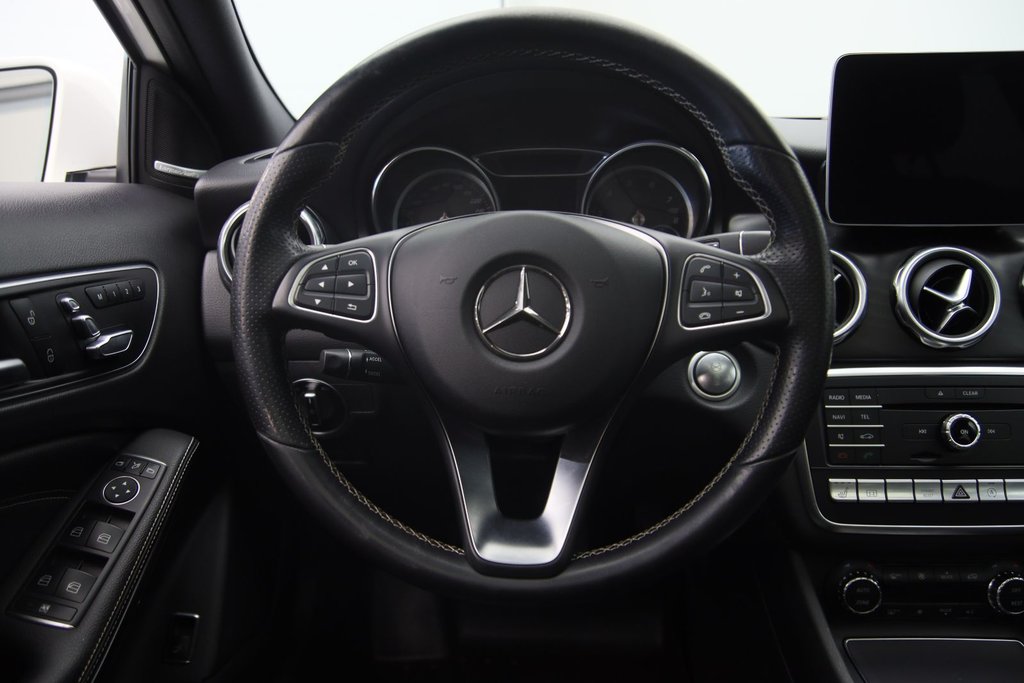 2018 Mercedes-Benz GLA 250 in Chicoutimi, Quebec - 12 - w1024h768px