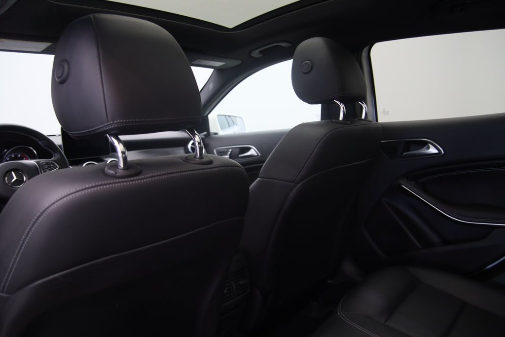 2018 Mercedes-Benz GLA 250 in Chicoutimi, Quebec - 9 - w1024h768px