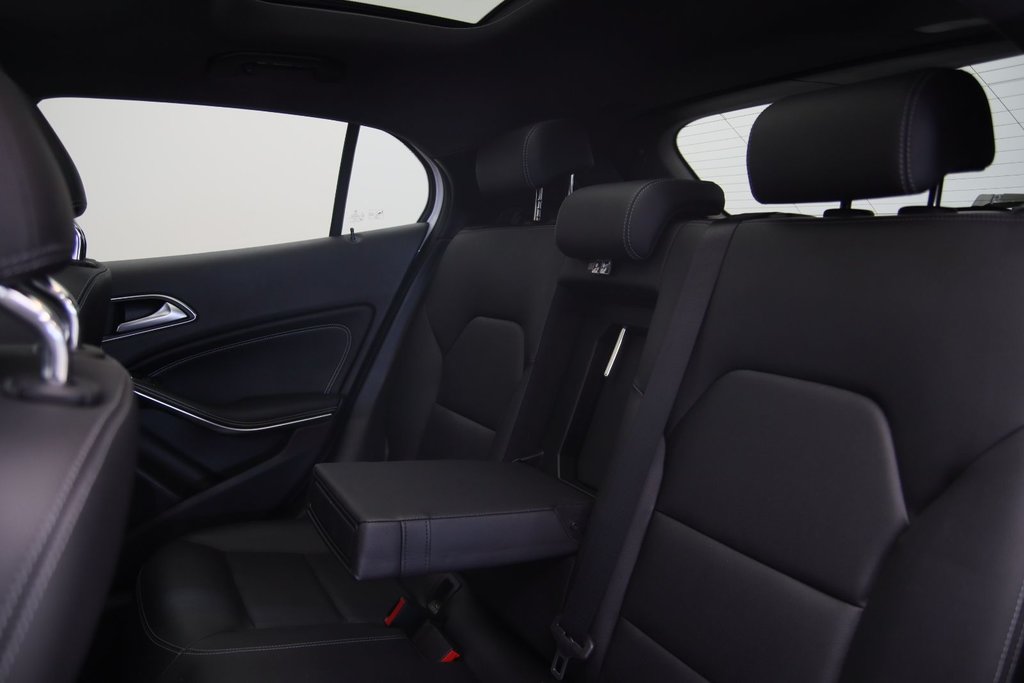 2018 Mercedes-Benz GLA 250 in Chicoutimi, Quebec - 10 - w1024h768px