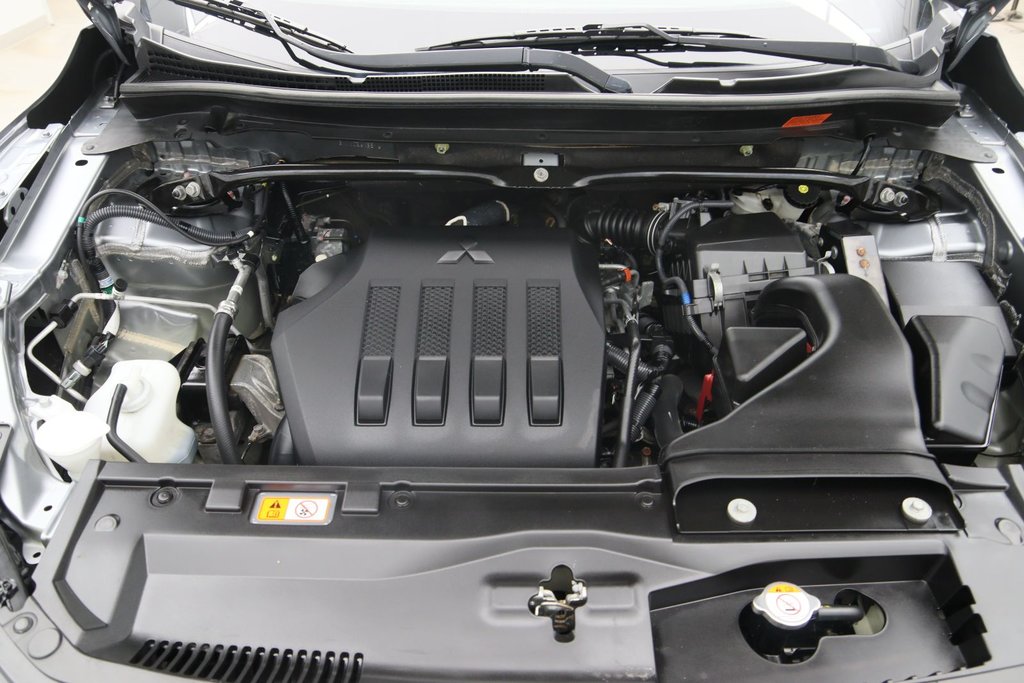 2022 Mitsubishi ECLIPSE CROSS in Jonquière, Quebec - 16 - w1024h768px