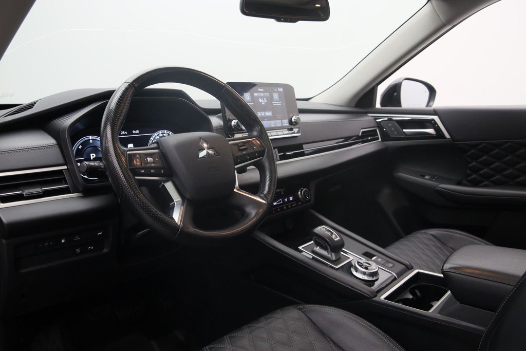 2024 Mitsubishi Outlander Plug-In Hybrid in Chicoutimi, Quebec - 7 - w1024h768px