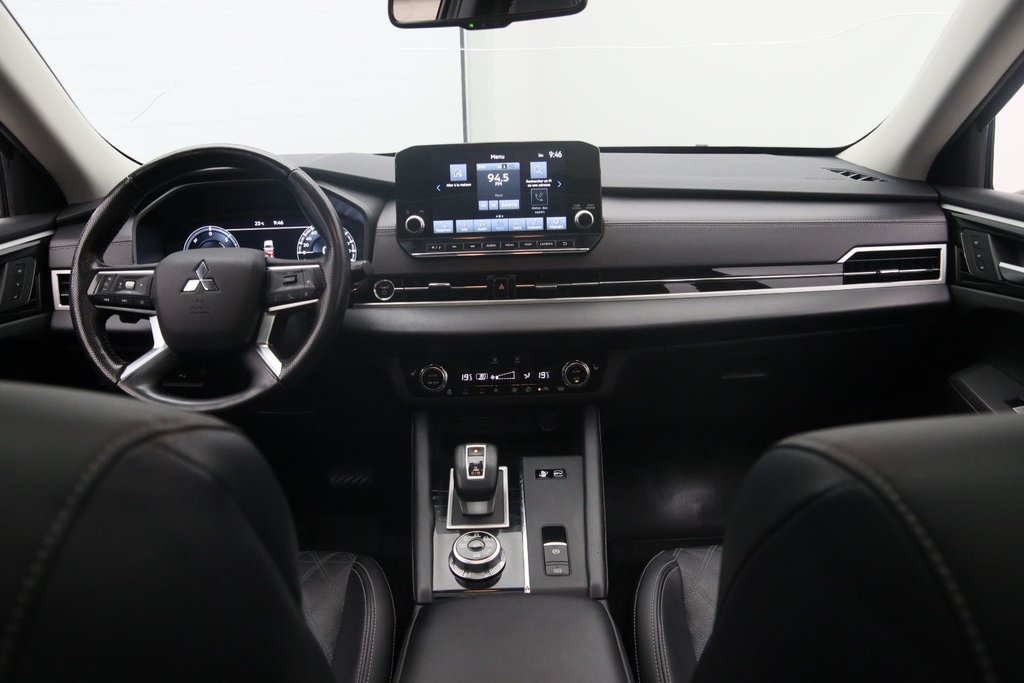 2024 Mitsubishi Outlander Plug-In Hybrid in Chicoutimi, Quebec - 10 - w1024h768px