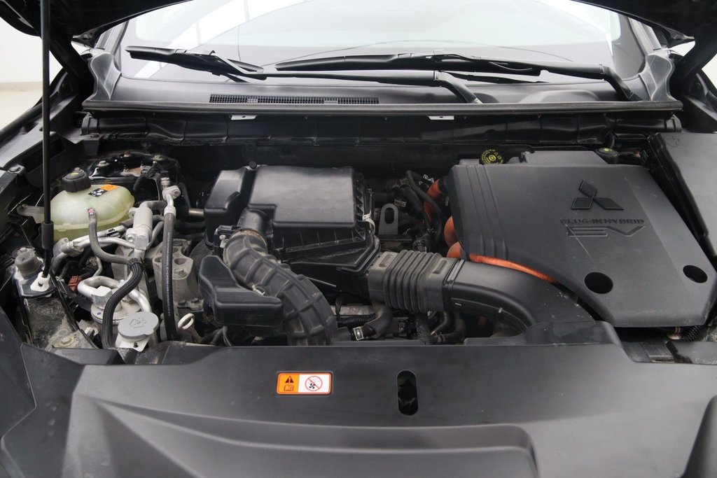 2024 Mitsubishi Outlander Plug-In Hybrid in Chicoutimi, Quebec - 16 - w1024h768px
