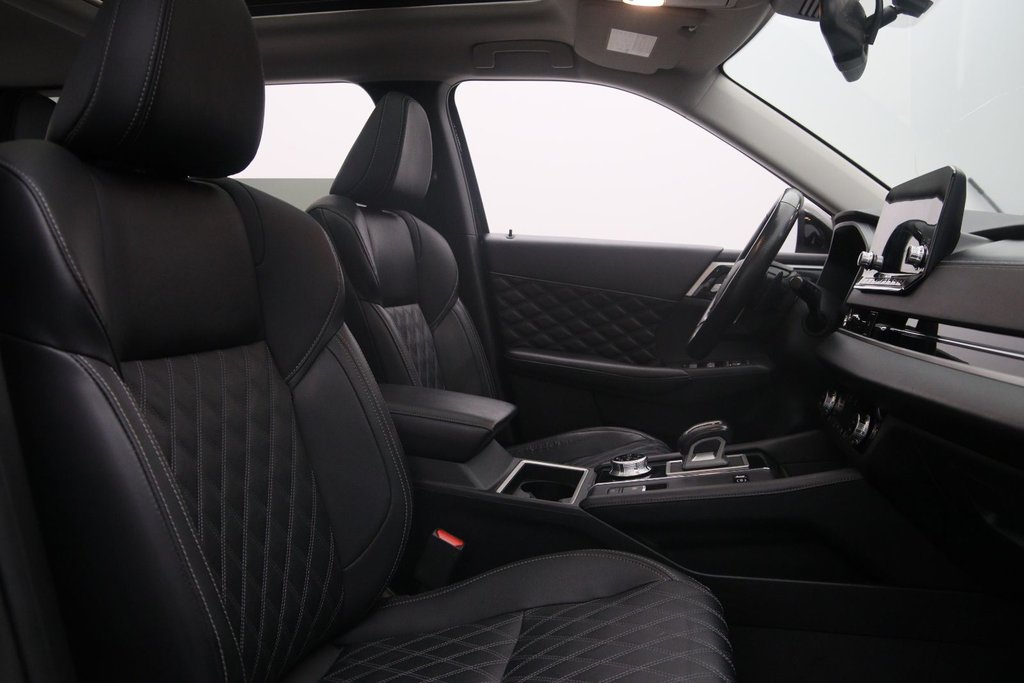 2024 Mitsubishi Outlander Plug-In Hybrid in Chicoutimi, Quebec - 14 - w1024h768px