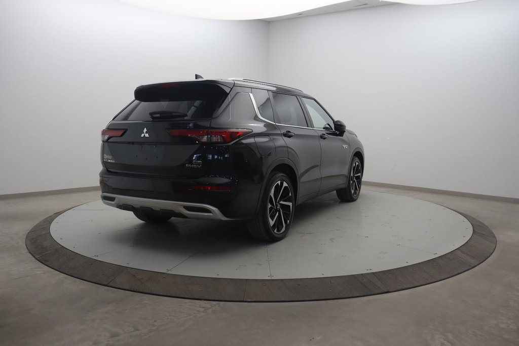 2024 Mitsubishi Outlander Plug-In Hybrid in Chicoutimi, Quebec - 4 - w1024h768px