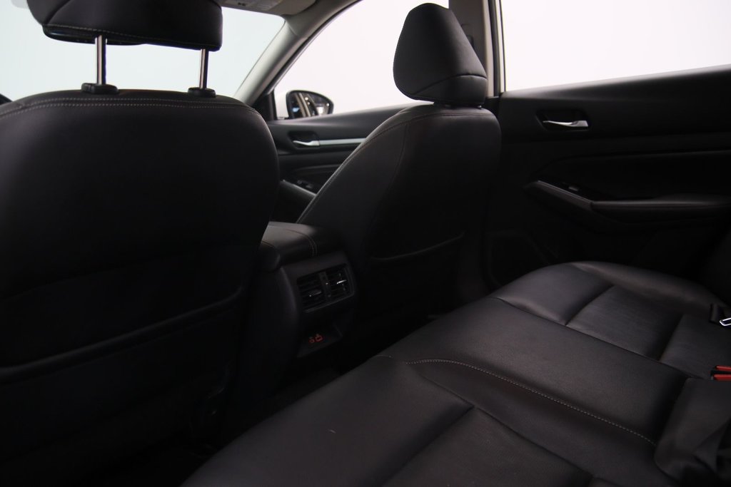 2020 Nissan Altima 2.5 Platinum in Chicoutimi, Quebec - 8 - w1024h768px