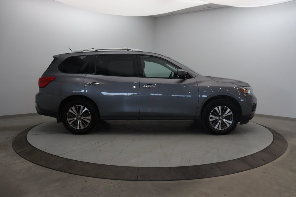 Nissan Pathfinder  2017 à Jonquière, Québec - 3 - w1024h768px