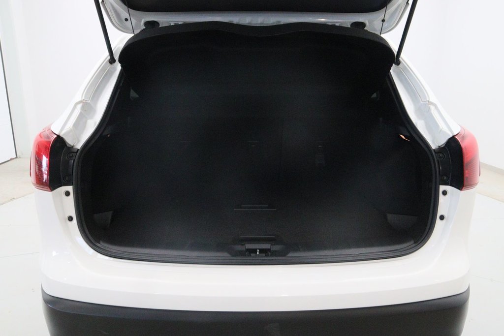 2019 Nissan Qashqai in Sept-Îles, Quebec - 16 - w1024h768px