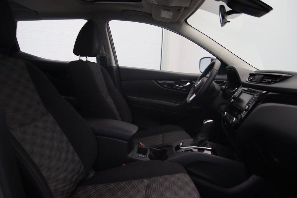 2020 Nissan Qashqai in Sept-Îles, Quebec - 16 - w1024h768px