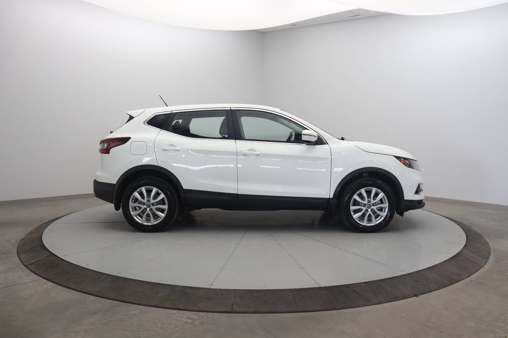 2021 Nissan Qashqai S in Chicoutimi, Quebec - 2 - w1024h768px